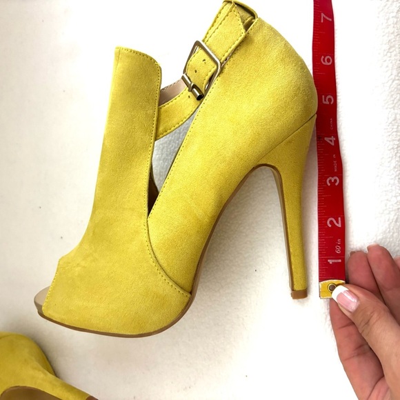 Primadonna Yellow Cutout W/ Gold Accent Stiletto Heel Open Toe Booties (7.5) - Picture 13 of 13